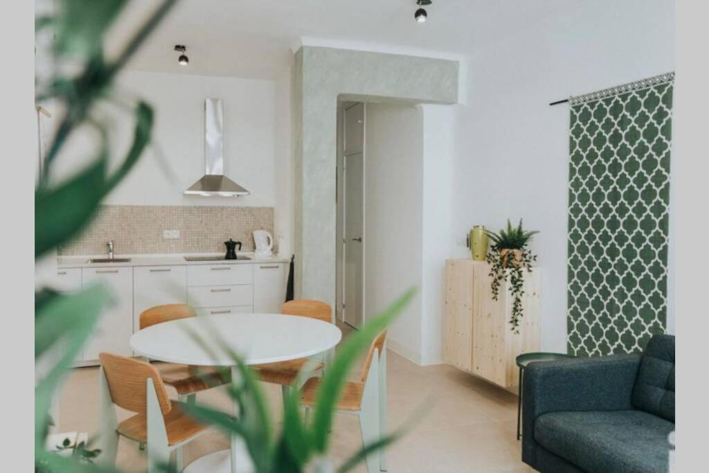 Ar@Ngo House Center Apartment Малага Екстериор снимка